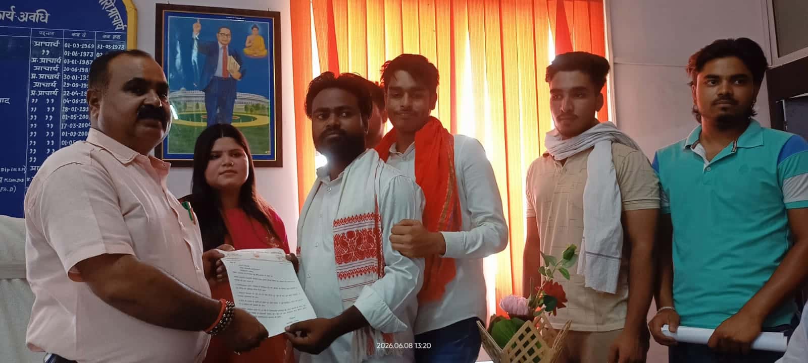 जेएस कॉलेज में सीटों में कमी के खिलाफ छात्र संगठनों ने प्राचार्य को सौंपा ज्ञापन