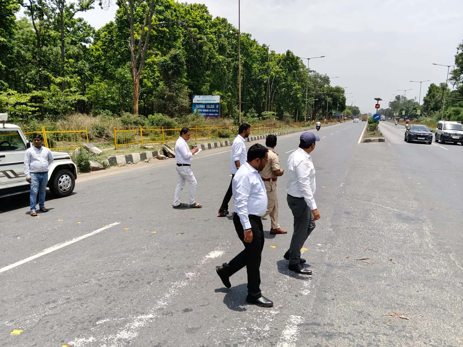 उपायुक्त के निर्देश पर ब्लैक स्पॉट एवं दुर्घटना संभावित स्थलों का निरीक्षण