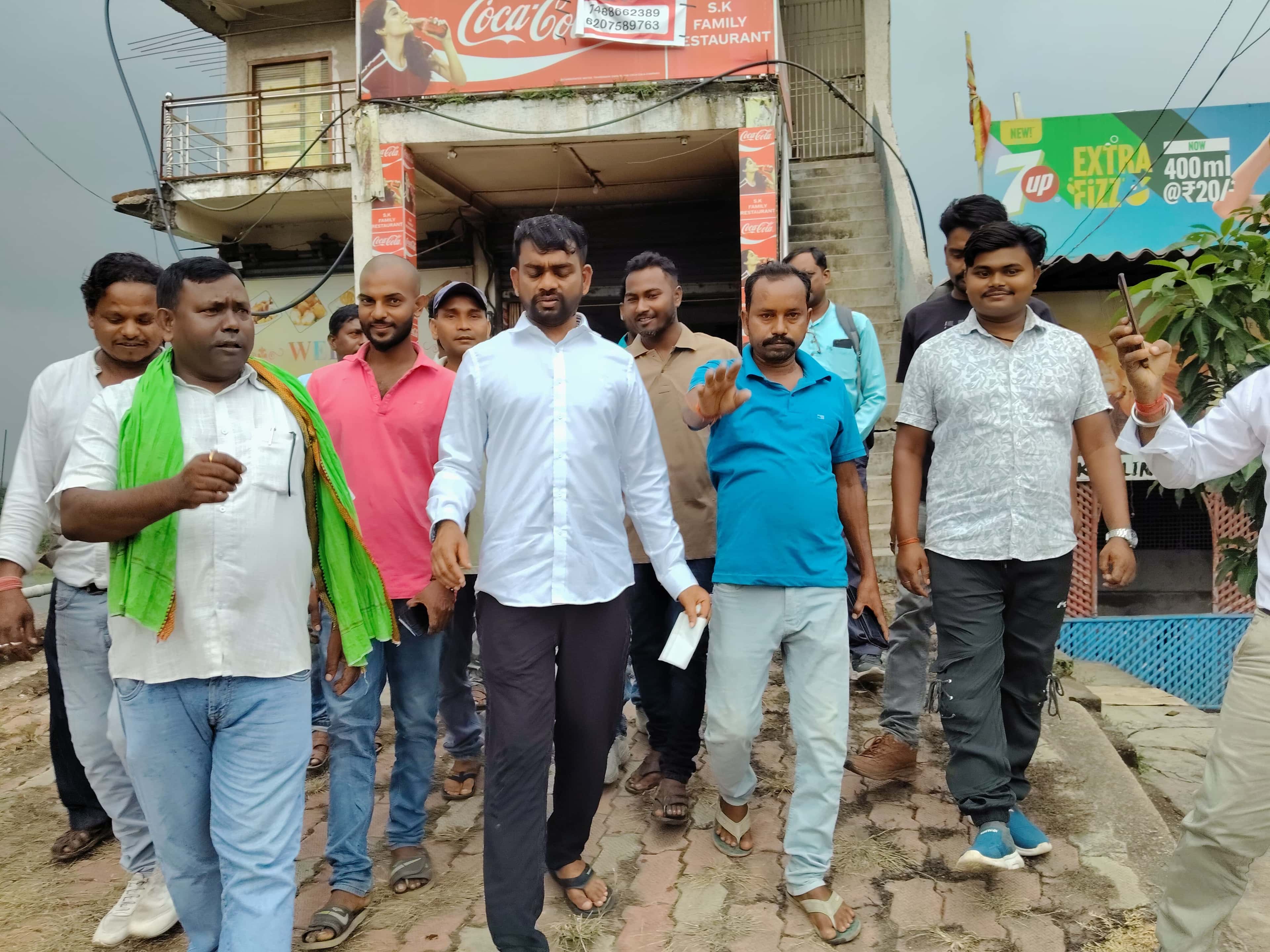 डुमरी विधायक जयराम महतो ने गोला में समर्थकों से की मुलाकात