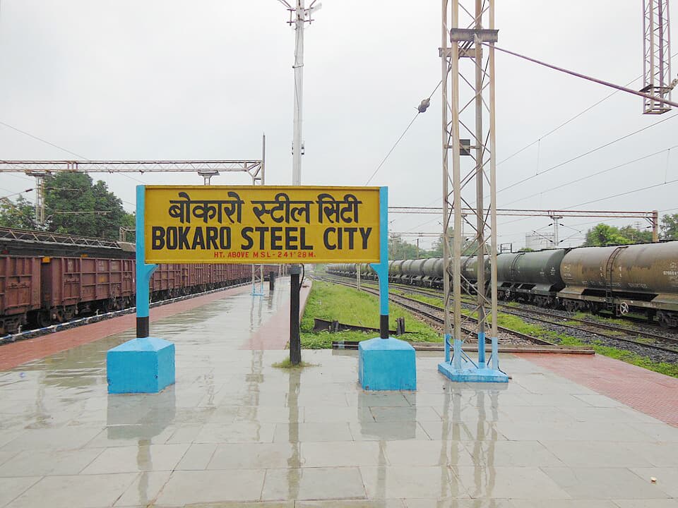  राधागांव और पुनदाग स्टेशन के बीच रेलवे ट्रैक पर तीन युवकों का मिला शव, - header image