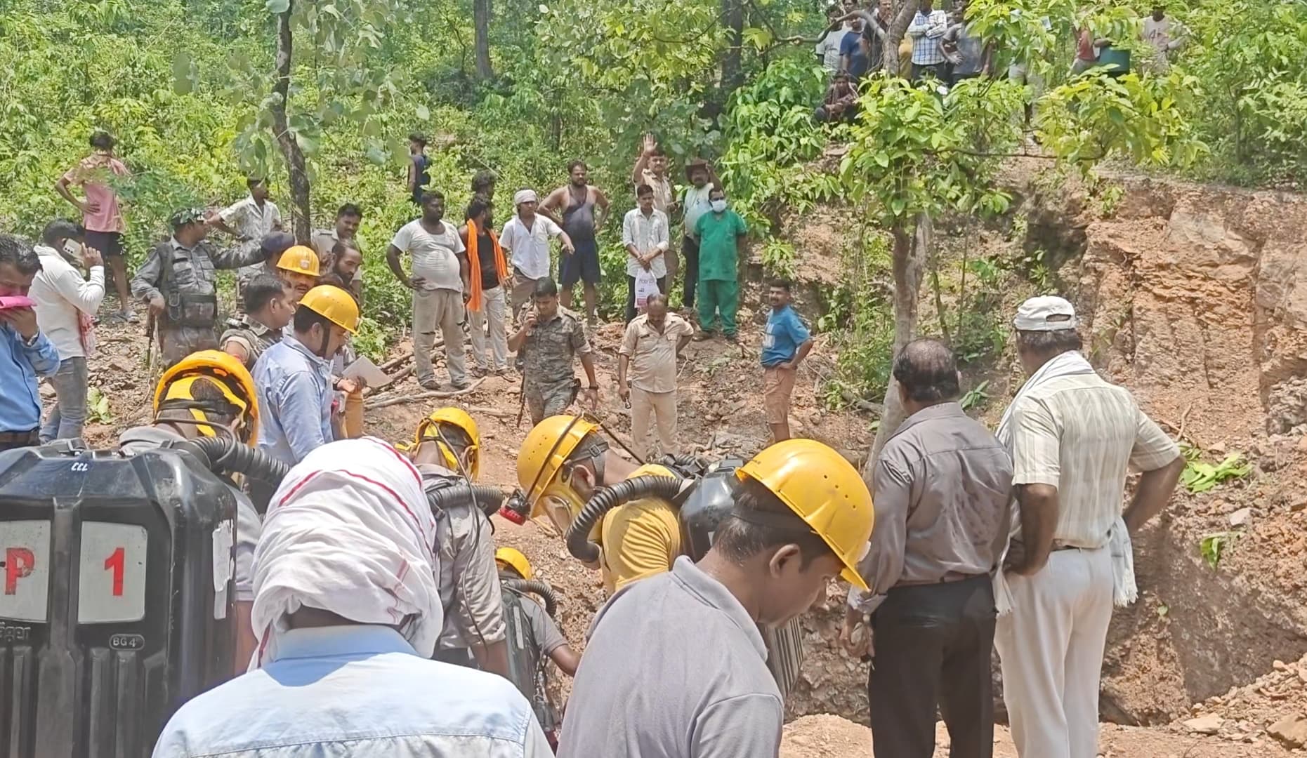 रामगढ़ में सीसीएल के अरगड्डा प्रक्षेत्र में अवैध कोयला खदान में दम घुटने से चार मजदूरों की मौत - header image