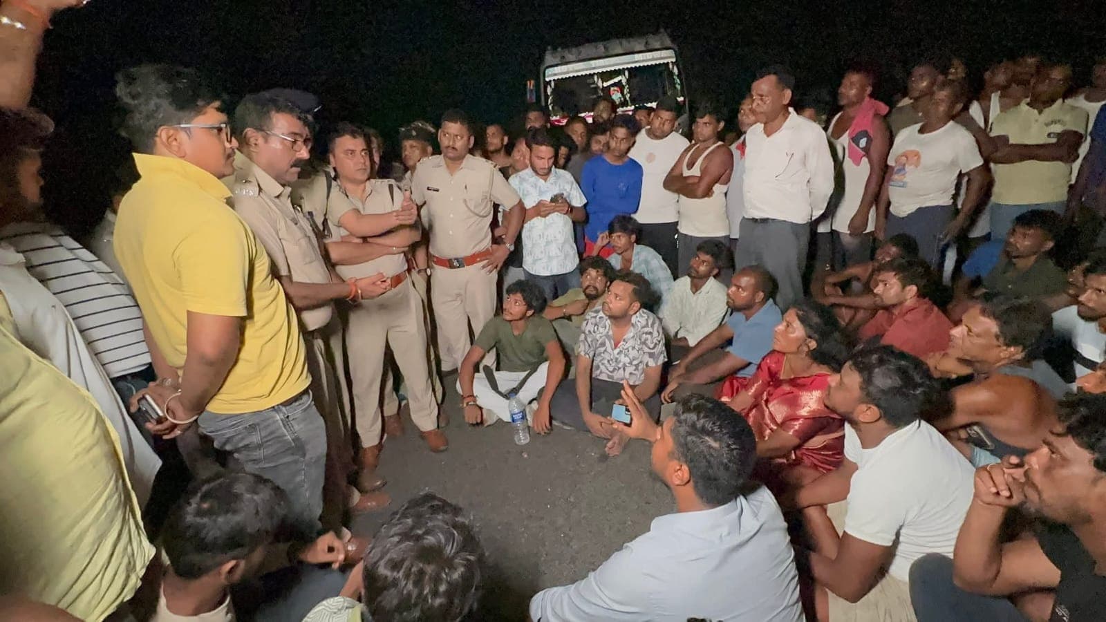 रामगढ़ सड़क हादसा: मुख्यमंत्री हेमंत सोरेन ने जताया शोक, मृतकों के परिजनों को हरसंभव सहायता का दिया भरोसा - header image