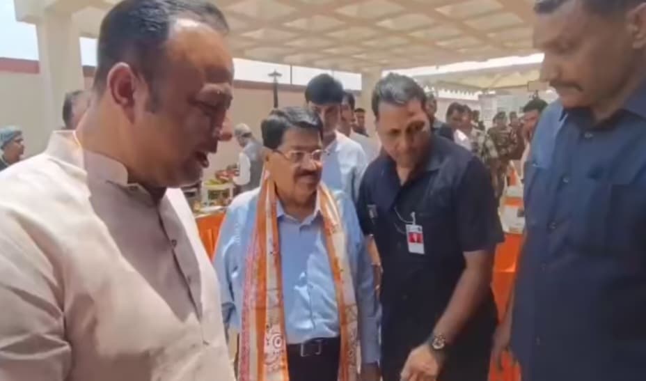 राज्यसभा चुनाव : झामुमो, कांग्रेस और निर्दलीय उम्मीदवारों ने किया दो-दो सेट में नामांकन - header image