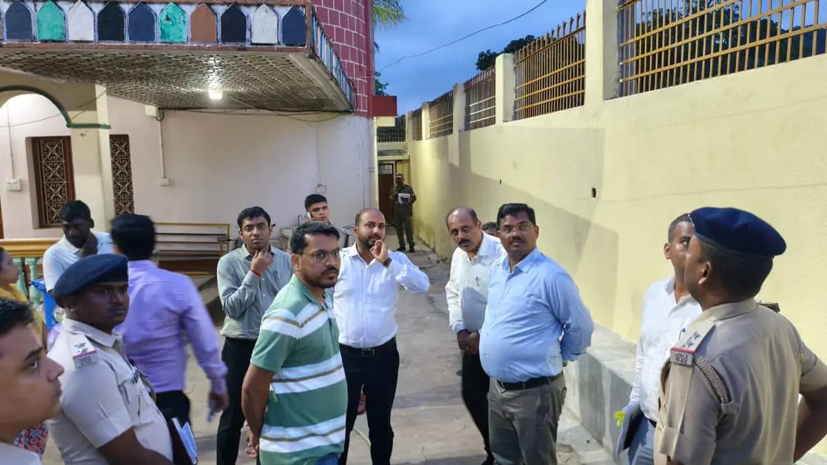 दिशोम गुरु शिबू सोरेन की पहली पुण्यतिथि उनके पैतृक गांव रामगढ़ जिले के गोला प्रखंड अंतर्गत नेमरा गांव में मनाई जाएगी - header image