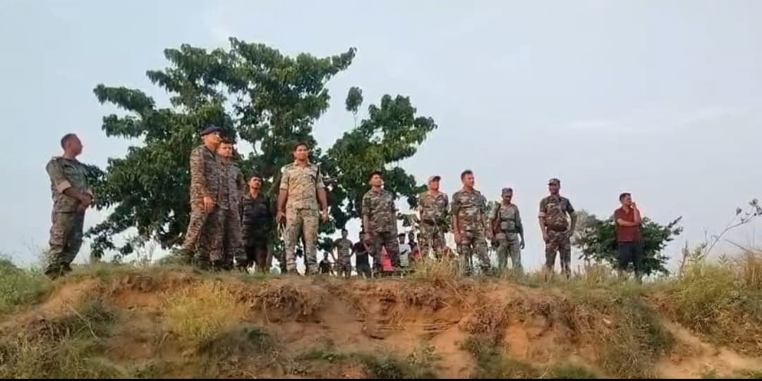 पूर्वी सिंहभूम में स्वर्णरेखा नदी के किनारे मिले खतरनाक सिलेंडर बम को सेना की बम निरोधक टीम ने बुधवार सुबह सफलतापूर्वक कर दिया निष्क्रिय - header image
