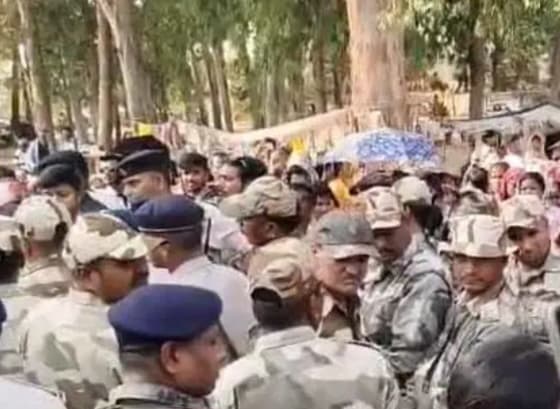 जगन्नाथपुर मंदिर गार्ड हत्या के विरोध में आदिवासी संगठनों का प्रदर्शन, चार संदिग्ध हिरासत में, जांच जारी - header image