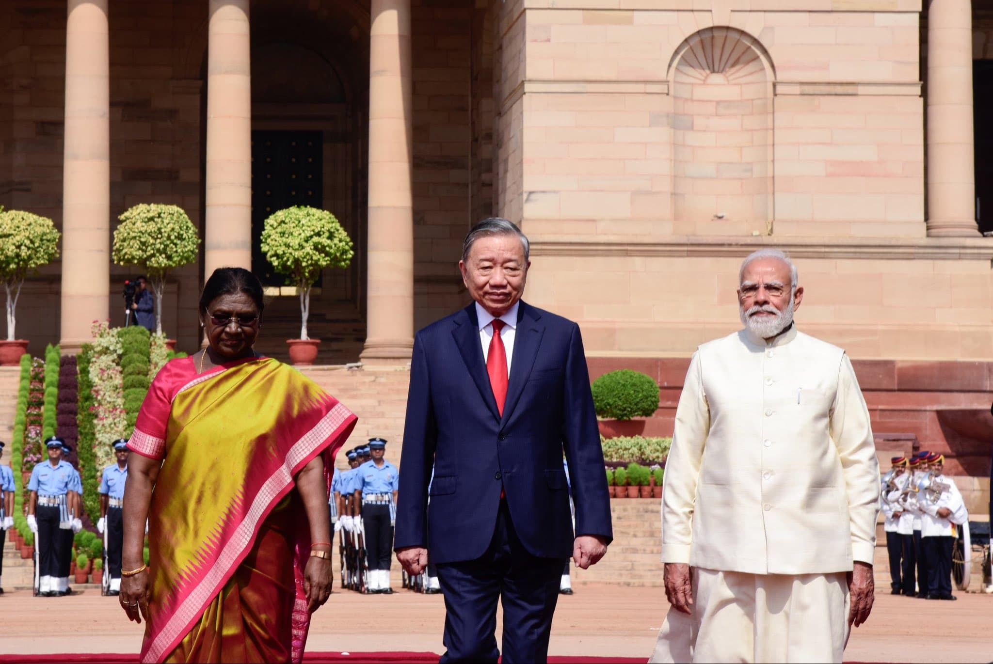 वियतनाम के राष्ट्रपति का औपचारिक स्वागत, प्रधानमंत्री मोदी से द्विपक्षीय वार्ता - header image