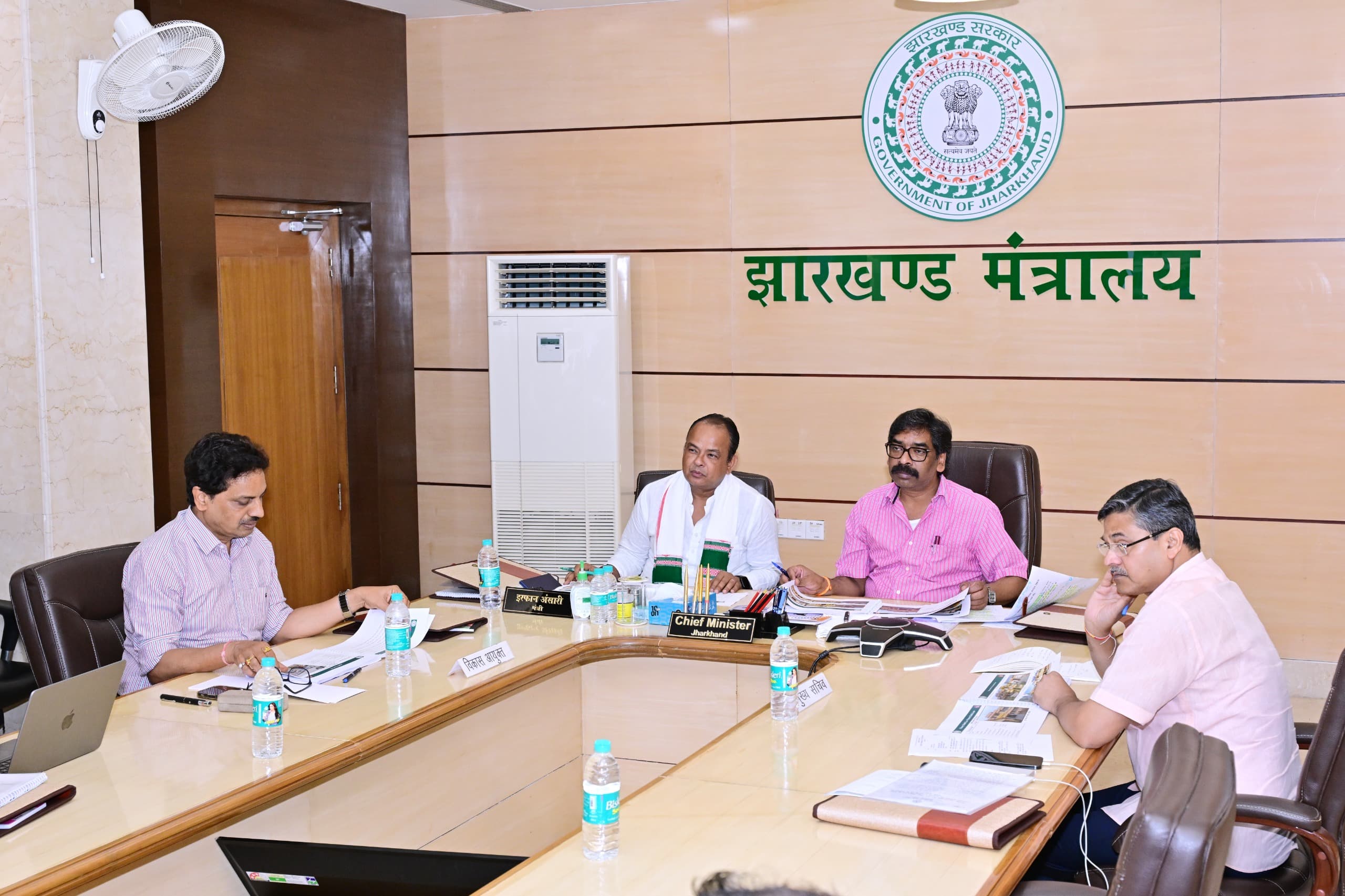 सीएम हेमंत सोरेन ने स्वास्थ्य विभाग के कामकाज की समीक्षा की. - header image