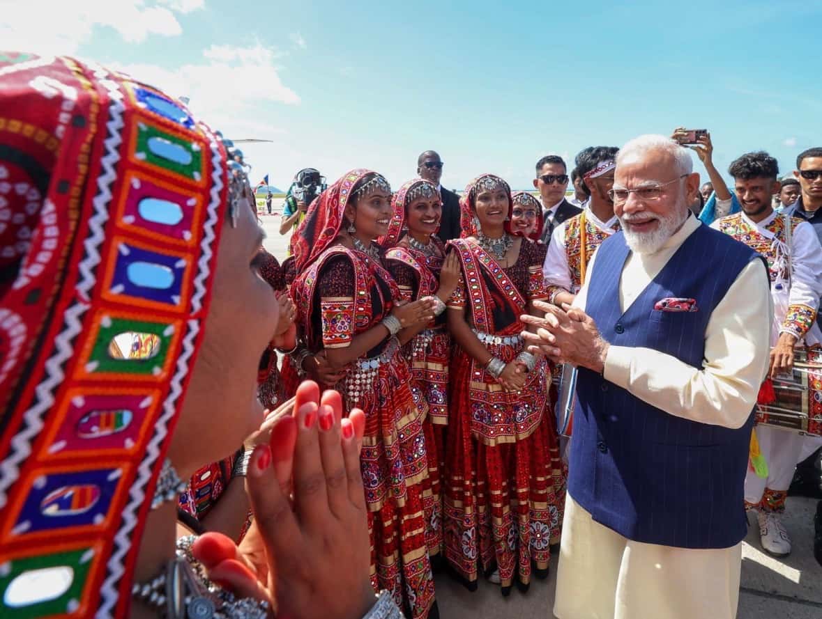 सेशेल्स पहुंचे प्रधानमंत्री मोदी, राष्ट्रीय दिवस की स्वर्ण जयंती समारोह में होंगे मुख्यातिथि