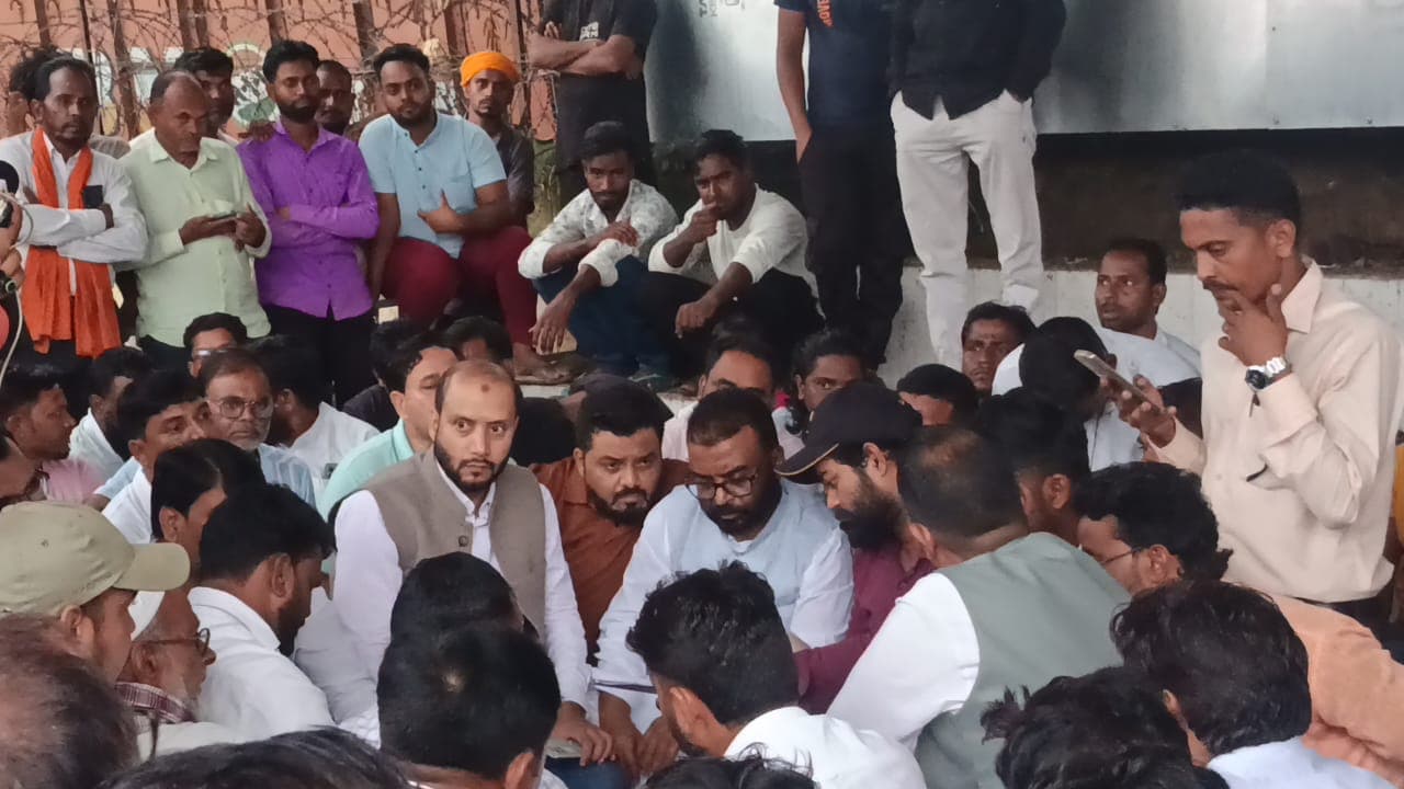 टंडवा घटना पर प्रदेश कांग्रेस अल्पसंख्यक विभाग ने किया दौरा, शांति और निष्पक्ष जांच की मांग - header image
