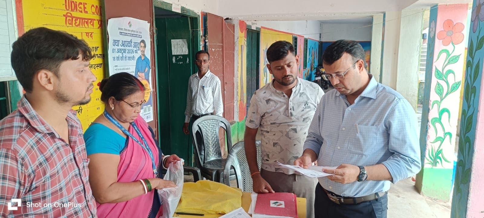मतदाता सूची विशेष गहन पुनरीक्षण कार्यक्रम के तहत मतदान केंद्रों पर विशेष शिविर आयोजित - header image